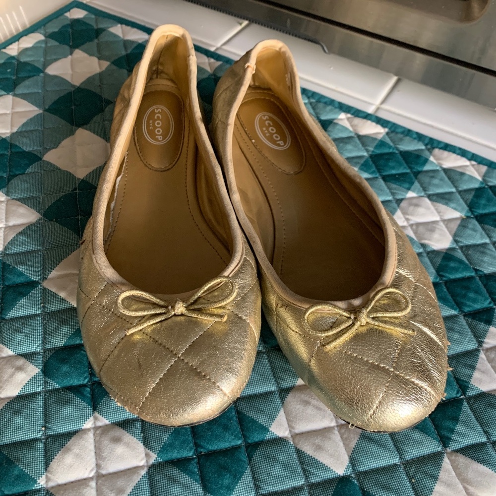 Scoop NYC Beach Gold Quilted Ballet Flats -- Pre-Owned Size 10